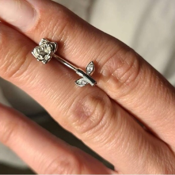 14g Silver Flower Shaped Belly Ring- NWT - Picture 7 of 15